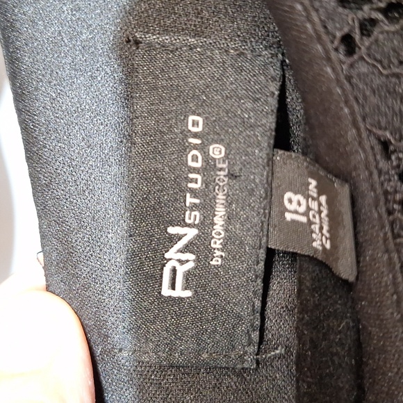 Ronni Nicole Black Lace Long Sleeve Shift Dress w/ Nude Body Lining Size 18 - Picture 5 of 9